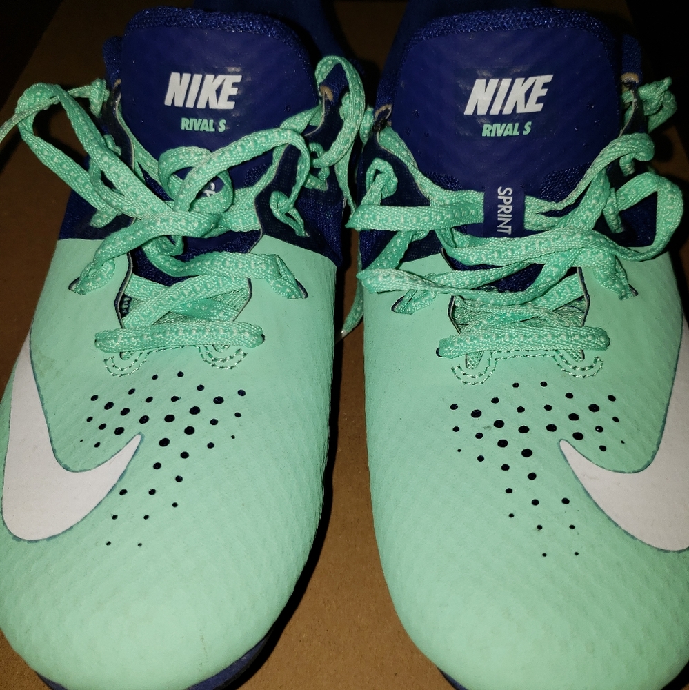 Track shoes